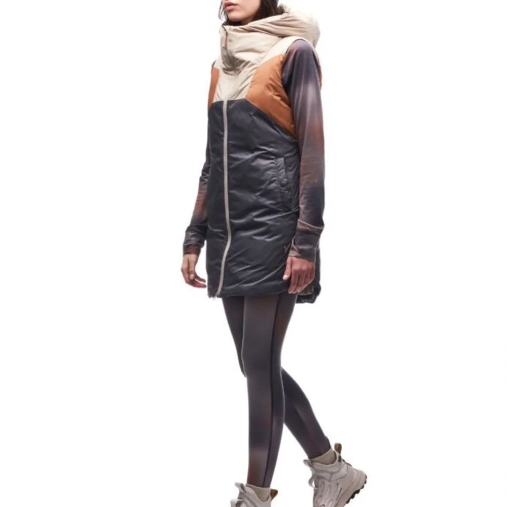 Women's Colorblock Hooded Vest - Picture 2 of 4